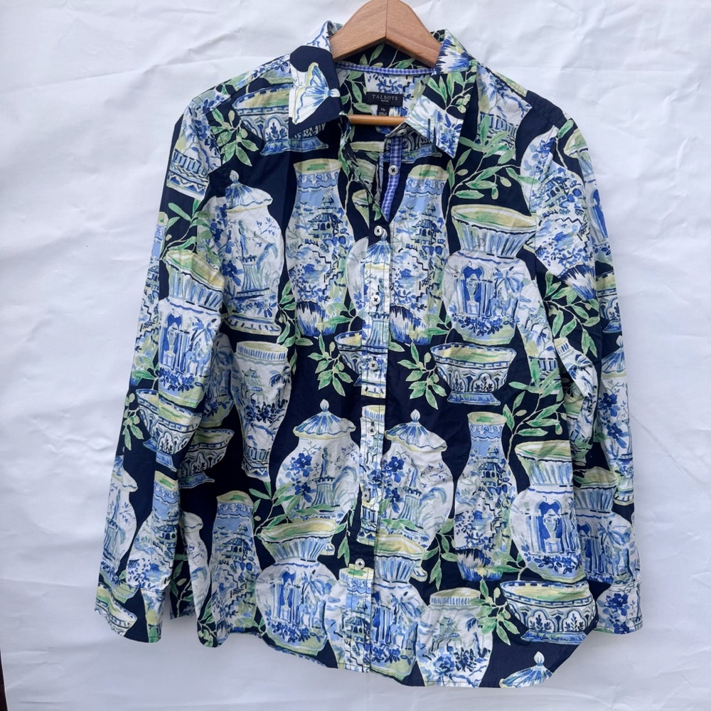 Talbots // blue, white chinoiserie print button down blouse size medium jun2